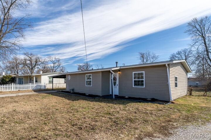 Property Photo: 2004 Elm Avenue IL 62040