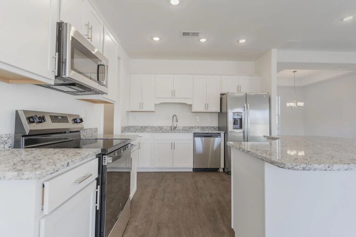 Property Photo:  165 Summer Rose Ln  TN 38068 