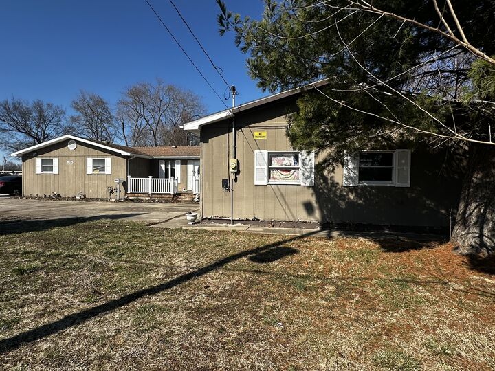 Property Photo:  805 W Helen Avenue  IL 62822 