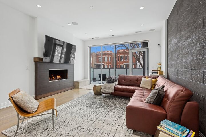 Property Photo:  1437 W Diversey Parkway 1W  IL 60614 