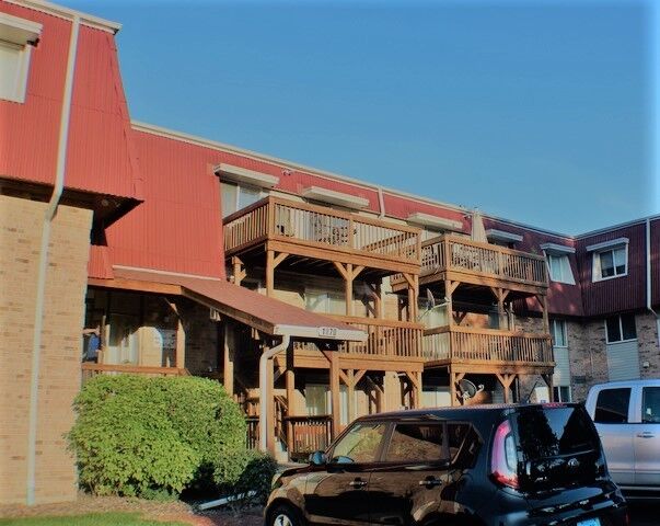 Property Photo: 1870 Tall Oaks Drive 2104 IL 60505