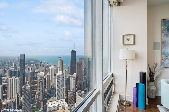 Property Photo: 401 N Wabash Avenue 77B IL 60611