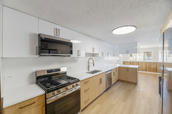 Property Photo: 20836 N Catalpa Street IL 60015