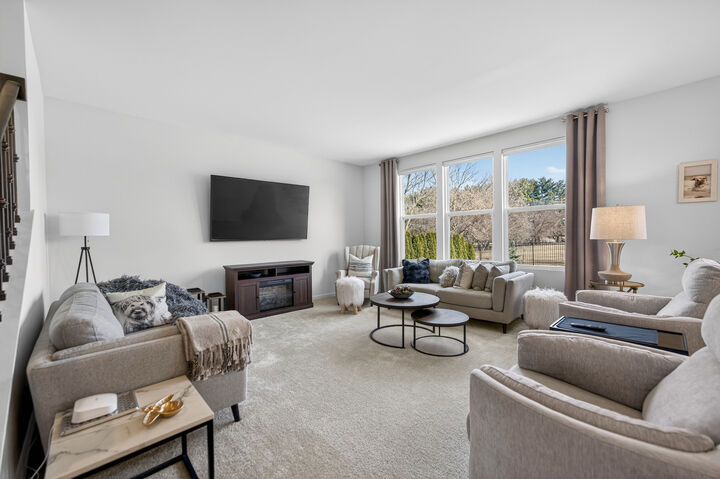 Property Photo:  2110 Silver Leaf Drive  IL 60042 