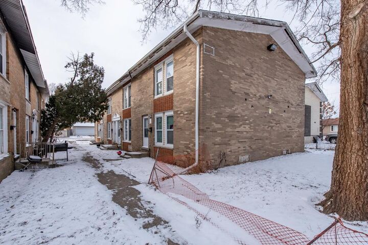 Property Photo: 2112 Hebron Avenue IL 60099