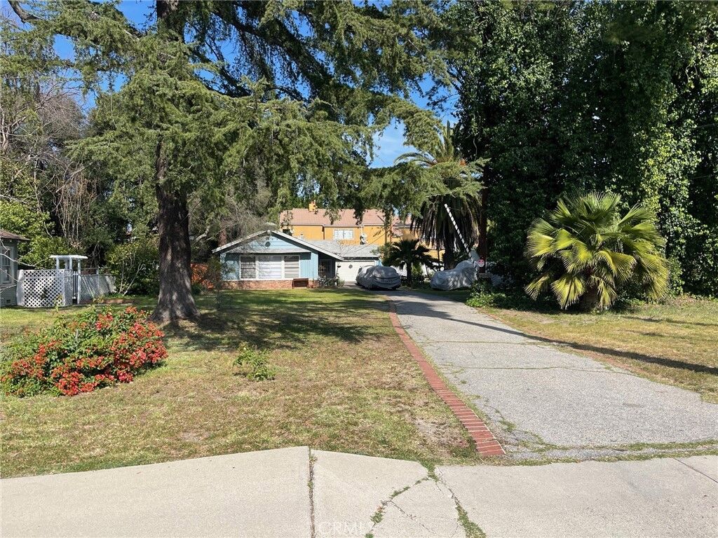 Property Photo: 13029 Magnolia CA 91423