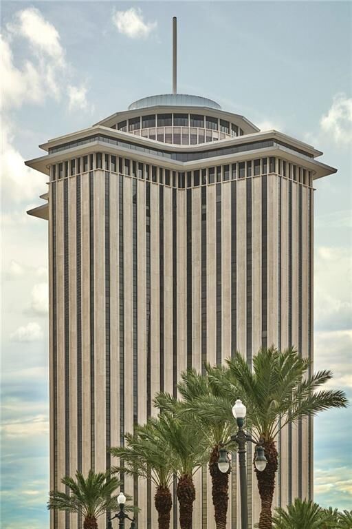 Property Photo:  2 Canal Street 2604  LA 70130 