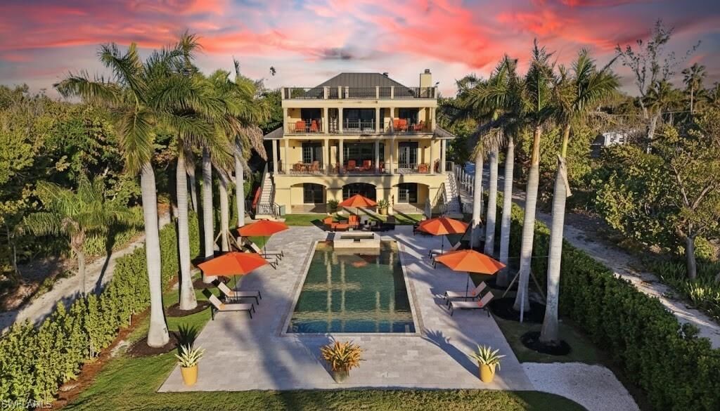 Property Photo: 16205 Captiva Dr FL 33924
