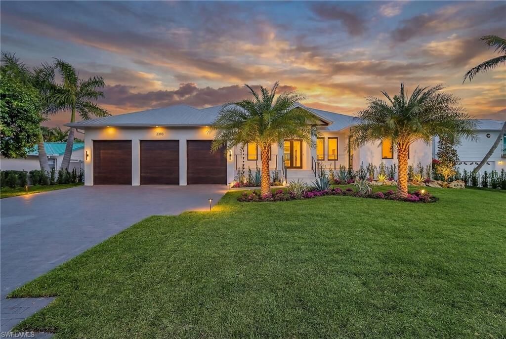 Property Photo: 2393 Longboat Dr FL 34104
