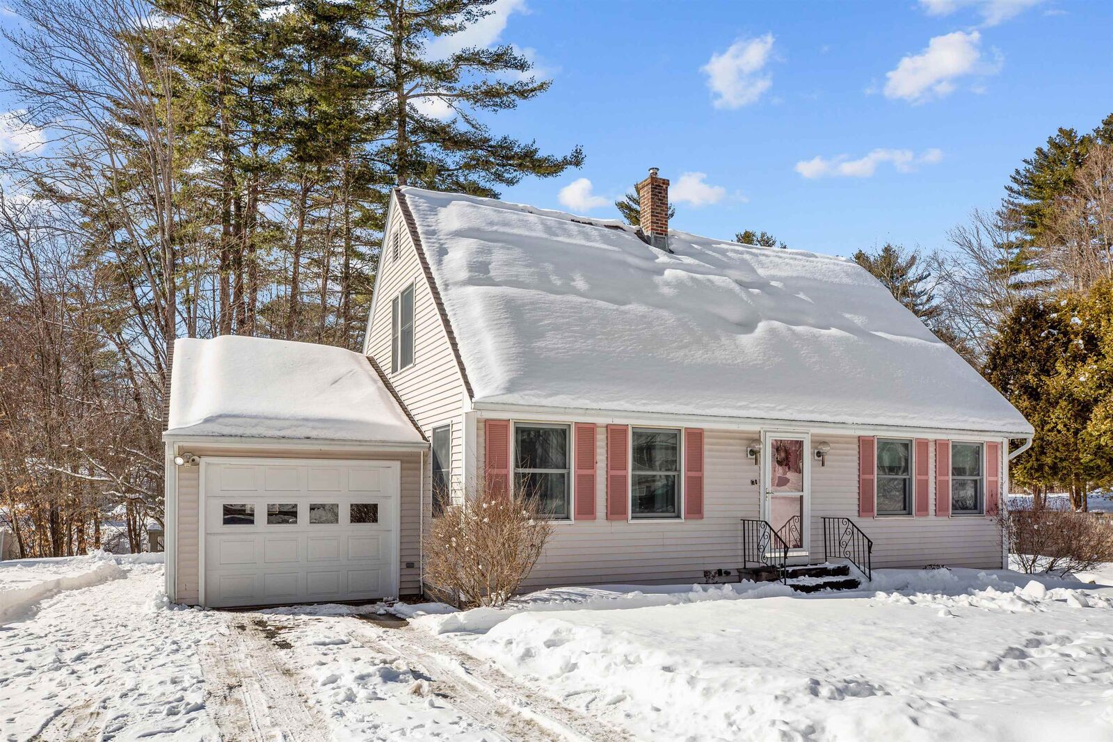 Property Photo:  17 Cottage Circle  NH 03784 
