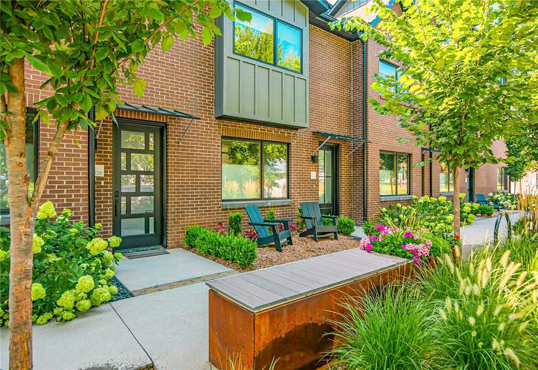 Property Photo: 704 SE B Street AR 72712