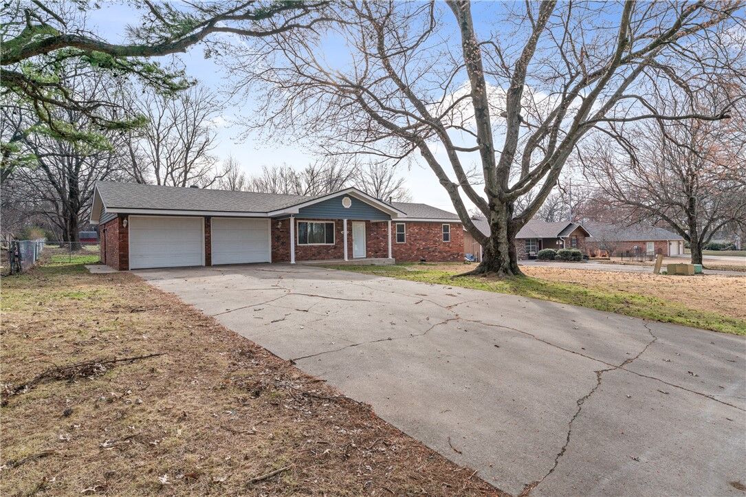 Property Photo: 14750 Oakcrest Drive AR 72761