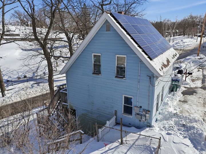 Property Photo:  224 Rollstone St  MA 01420 