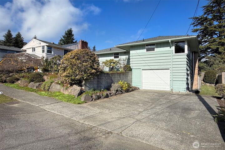 Property Photo: 3110 SW 105th Street WA 98146