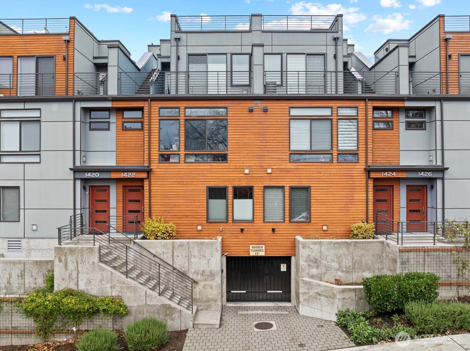 Property Photo: 1422 E Cherry St WA 98122