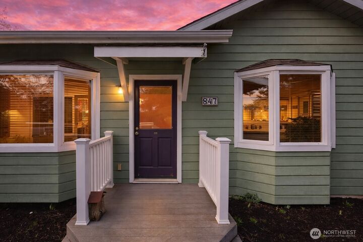 Property Photo:  847  Argyle Avenue  WA 98250 