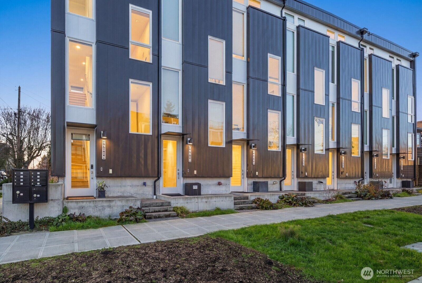 Property Photo: 4801 Dayton Ave A WA 98103