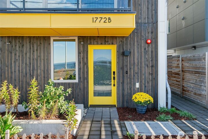 Property Photo:  1772  Alki Avenue SW B  WA 98116 