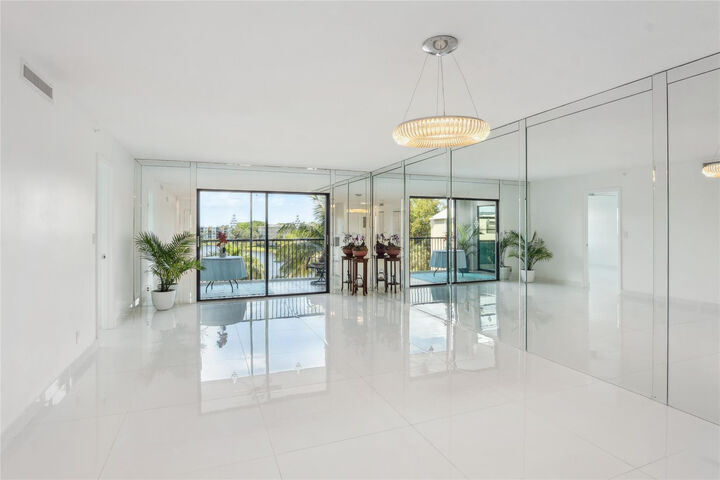 Property Photo:  2205 S Cypress Bend Drive 501  FL 33069 