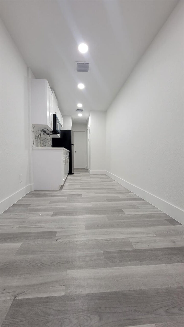 Property Photo:  618 SW 14th Terrace 4  FL 33312 