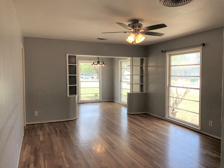 Property Photo: 203 La Salle Drive TX 76903