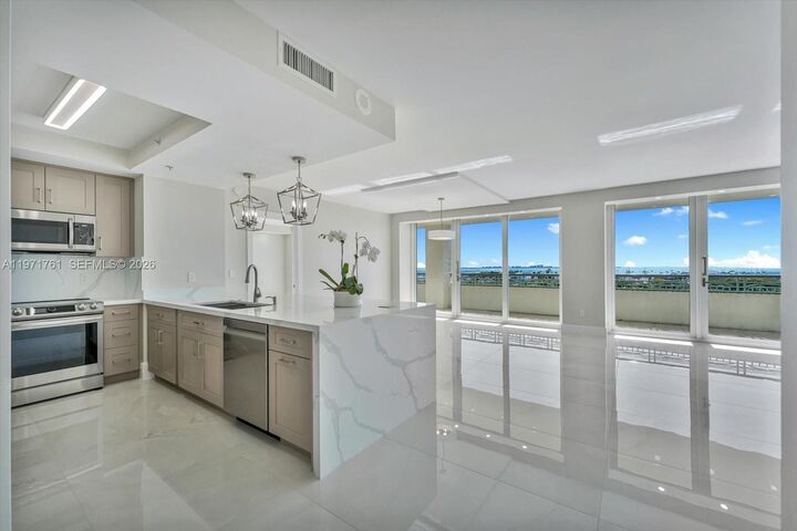 Property Photo: 3400 SW 27th Ave 602 FL 33133