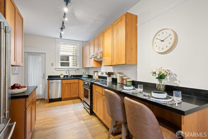 Property Photo:  49 Dorland Street 2  CA 94110 