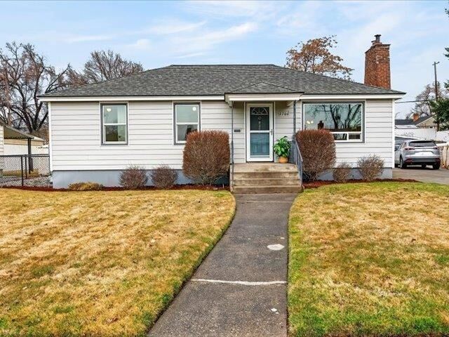 Property Photo:  2704 W Hoffman Ave  WA 99205 