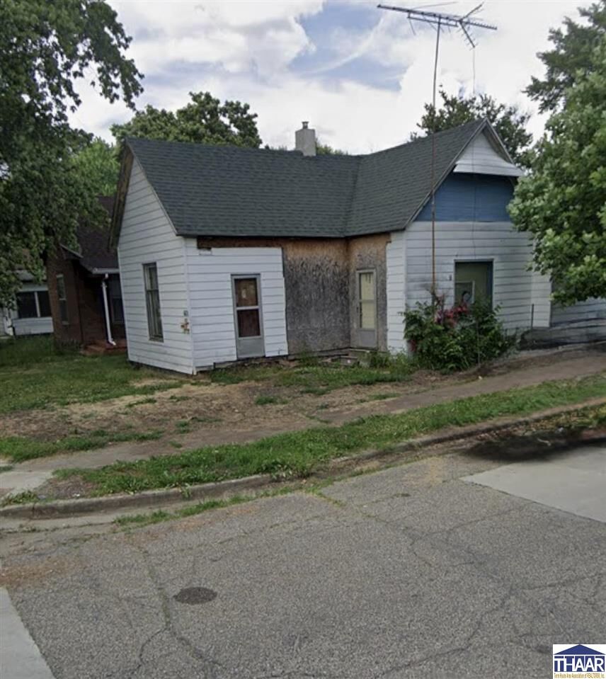 Property Photo:  601 N 13th 1/2 Street  IN 47807 