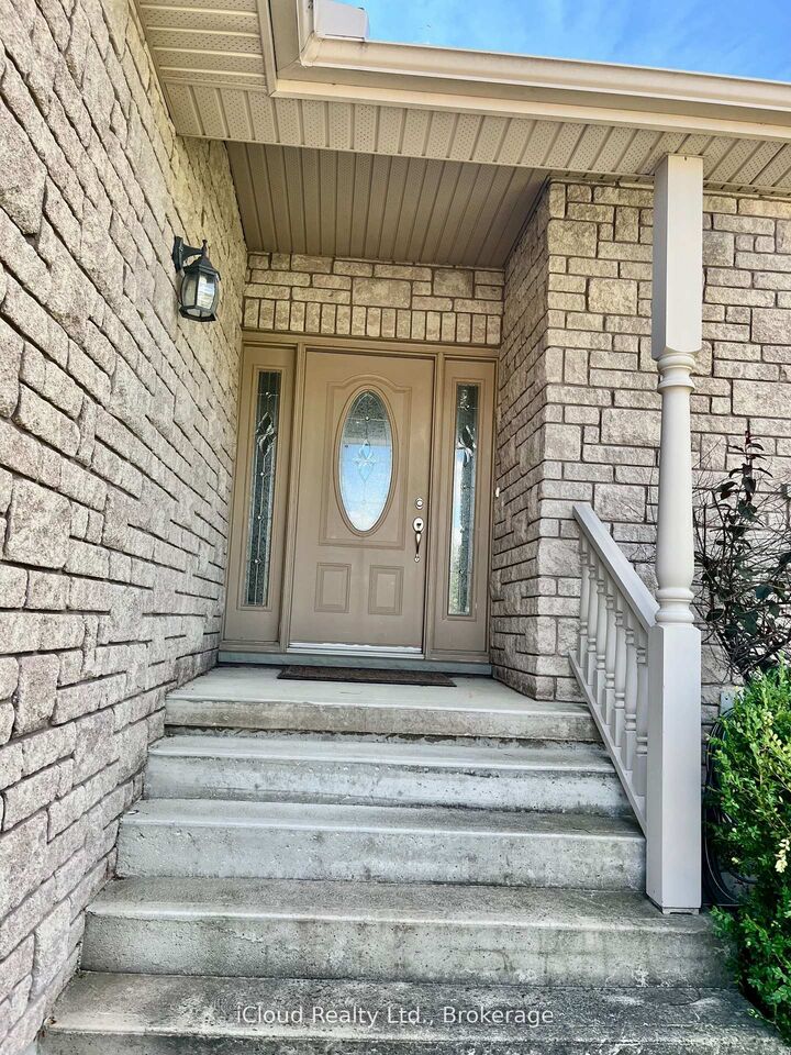 Property Photo: 782 Brentwood Drive ON N0H 2C4