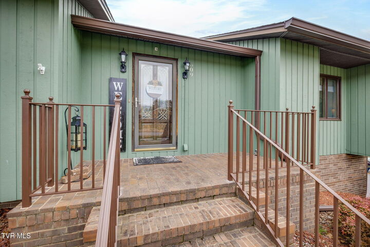 Property Photo:  309 Armstrong Drive  TN 37642 