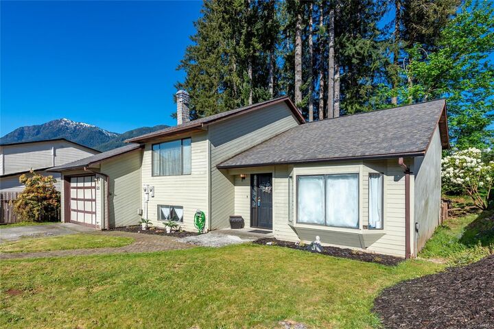 Property Photo:  525 Muchalat Crt  BC V0P 1G0 