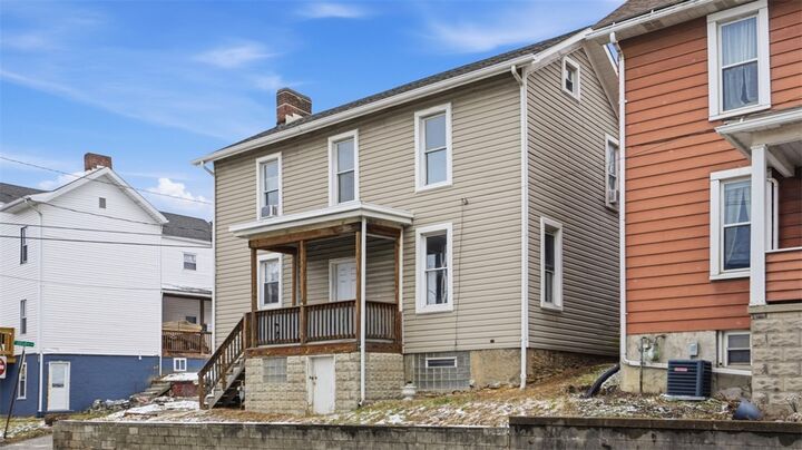 Property Photo:  601 Mount Pleasant St  PA 15601 