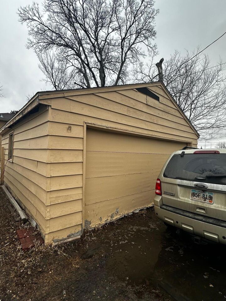 Property Photo:  307 SW 6th Ave  SD 57401 