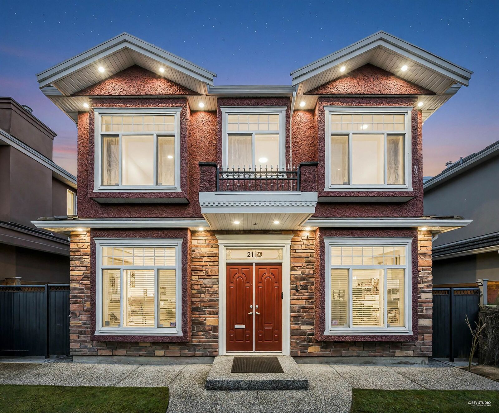 Property Photo: 2160 E 54th Avenue BC V5P 1Y7