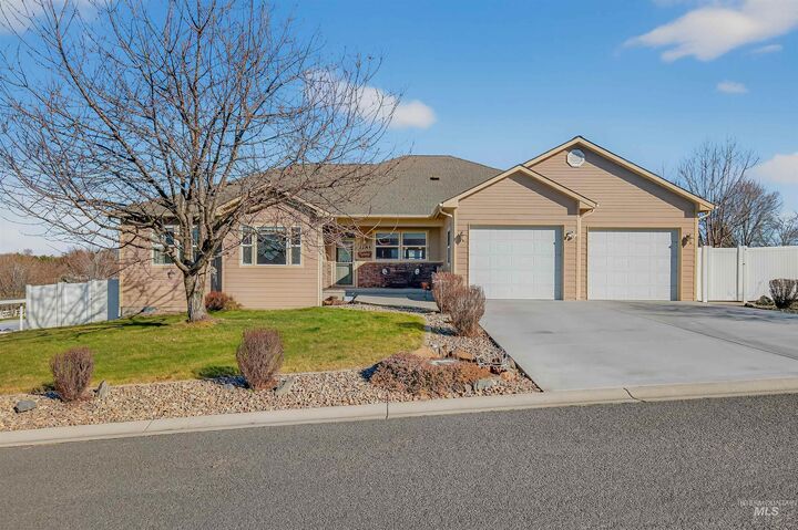 Property Photo: 2285 Pitchstone Drive WA 99403