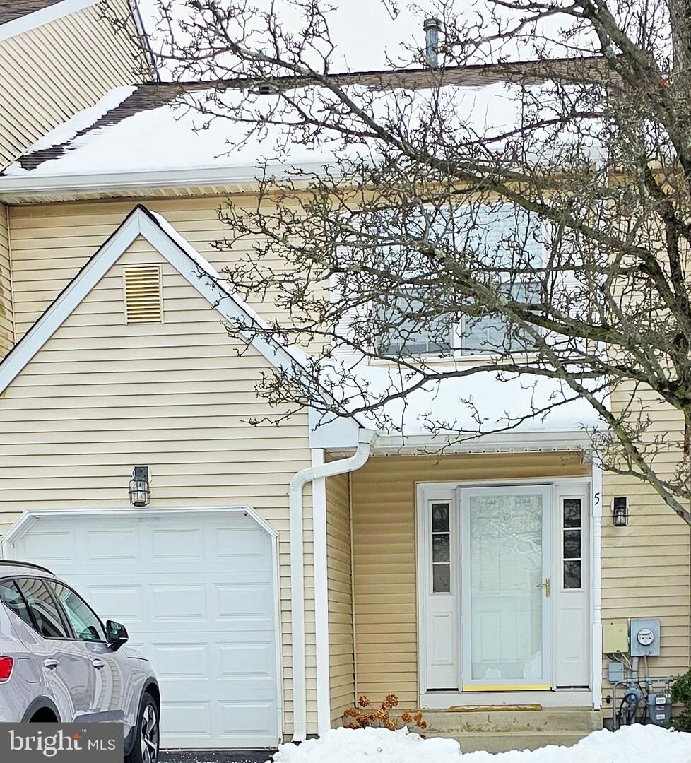 Property Photo:  5 Pioneer Court  NJ 08628 