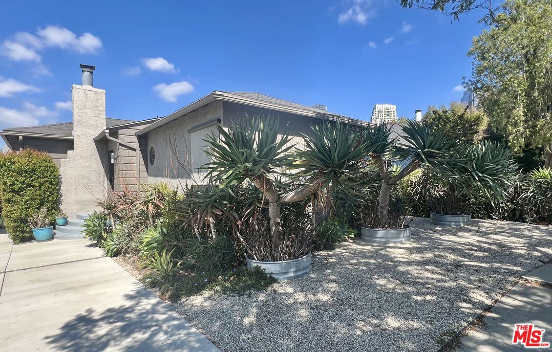 Property Photo:  10351 Keswick Ave  CA 90064 
