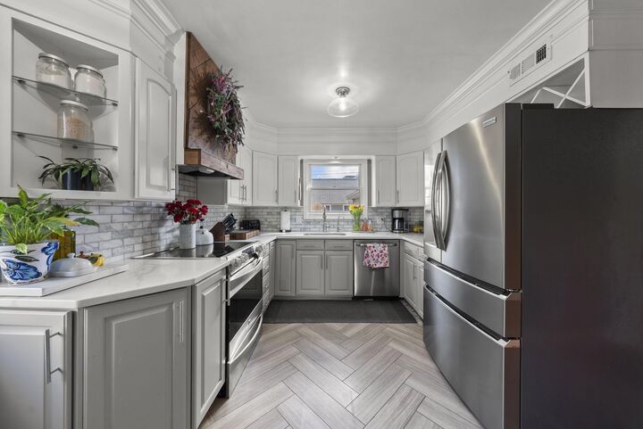 Property Photo: 3194 Mountview Road OH 43221