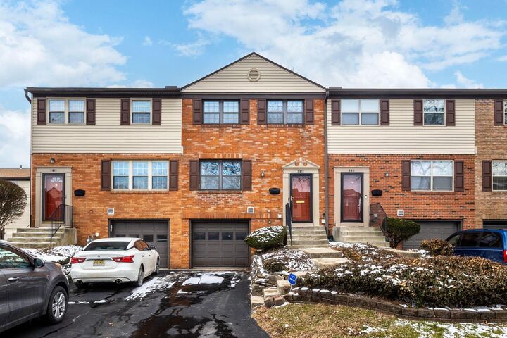 Property Photo: 2813 Kingsrowe Court OH 43209