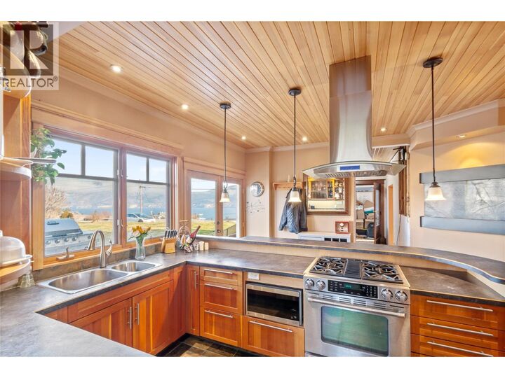 Property Photo:  13606 Cooke Avenue  BC V0H 1Z1 