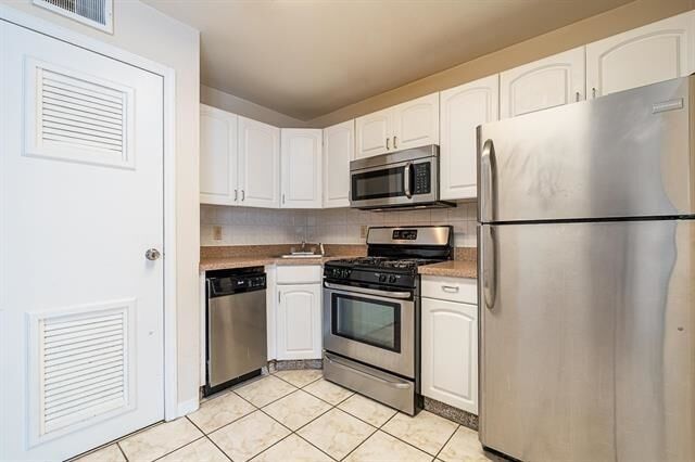 Property Photo:  524-526 4th St 12  NJ 07087 