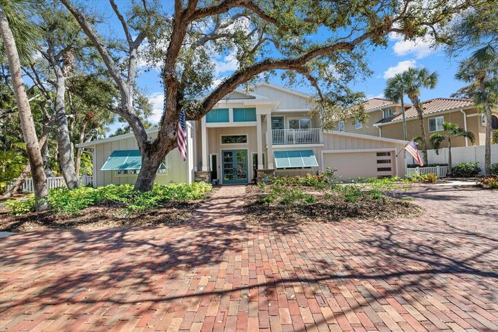 Property Photo: 5045 Oxford Drive FL 34242