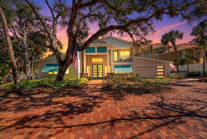 Property Photo: 5045 Oxford Drive FL 34242