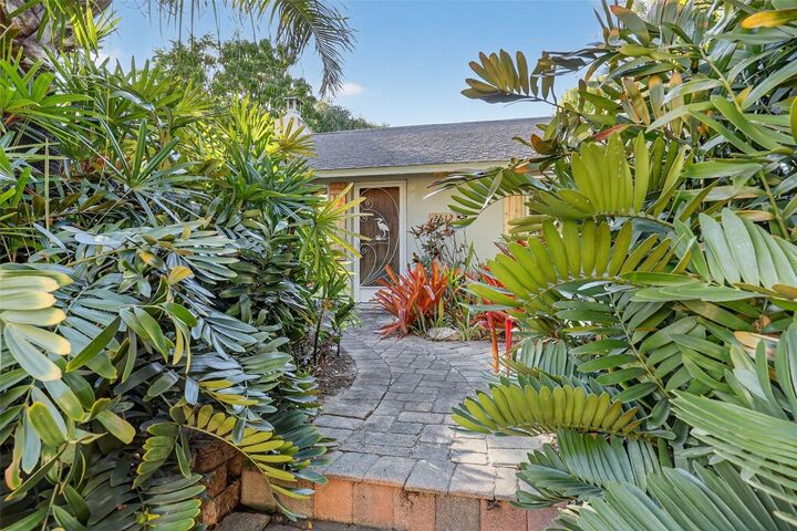 Property Photo:  2612 Mulberry Terrace  FL 34239 