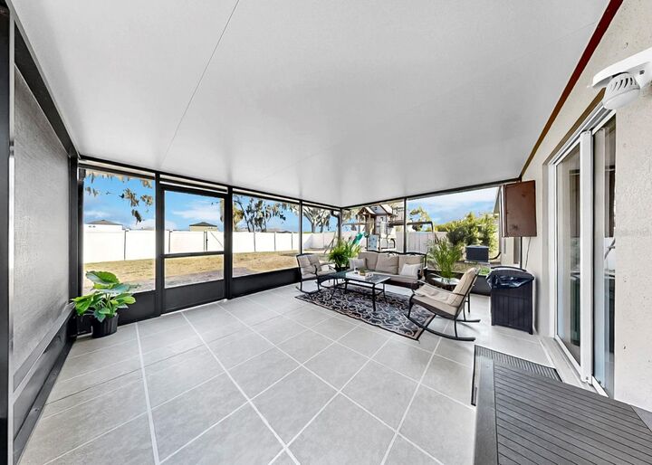 Property Photo:  1624 Broad Winged Hawk Drive  FL 33570 