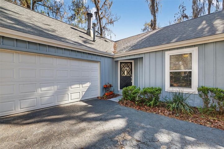 Property Photo:  8407 SW 46th Lane  FL 32608 