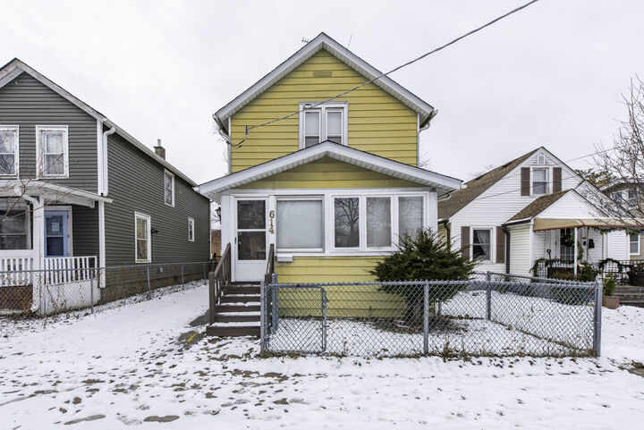 Property Photo:  614 Walnut Street  IL 60085 