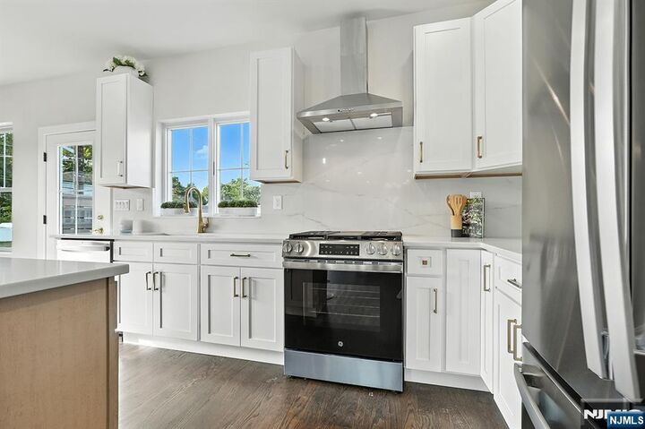 Property Photo:  194 Canterbury Avenue  NJ 07031 