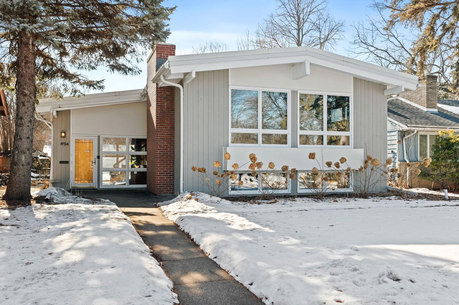 Property Photo:  1954 Summit Avenue  MN 55105 